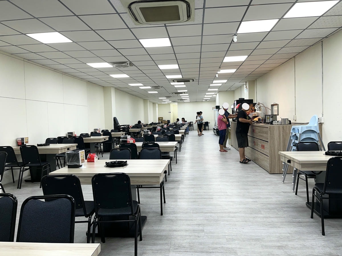 高雄也有羊肉爐吃到飽!爽嗑羊大骨、羊肉無限夾,還有熟食、飲料甜點自助吧 高雄也有羊肉爐吃到飽!爽嗑羊大骨、羊肉無限夾,還有熟食、飲料甜點自助吧