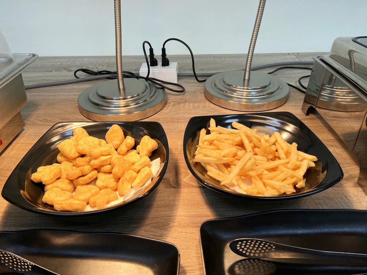 高雄也有羊肉爐吃到飽!爽嗑羊大骨、羊肉無限夾,還有熟食、飲料甜點自助吧 高雄也有羊肉爐吃到飽!爽嗑羊大骨、羊肉無限夾,還有熟食、飲料甜點自助吧