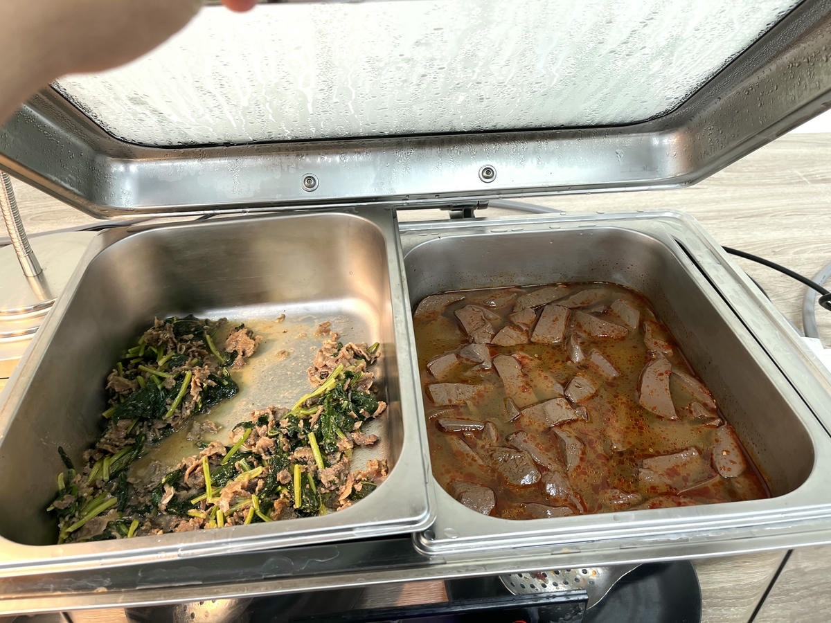 高雄也有羊肉爐吃到飽!爽嗑羊大骨、羊肉無限夾,還有熟食、飲料甜點自助吧 高雄也有羊肉爐吃到飽!爽嗑羊大骨、羊肉無限夾,還有熟食、飲料甜點自助吧