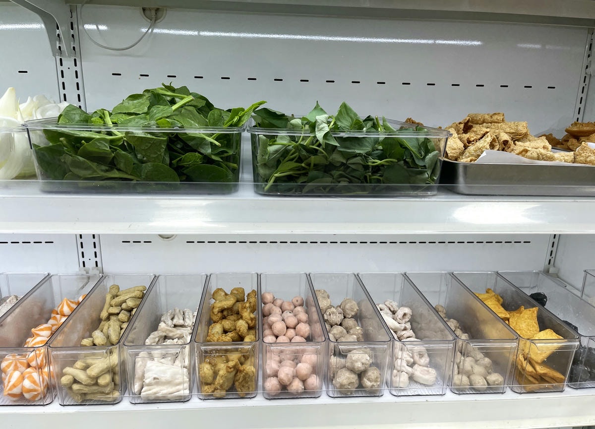 高雄也有羊肉爐吃到飽!爽嗑羊大骨、羊肉無限夾,還有熟食、飲料甜點自助吧 高雄也有羊肉爐吃到飽!爽嗑羊大骨、羊肉無限夾,還有熟食、飲料甜點自助吧