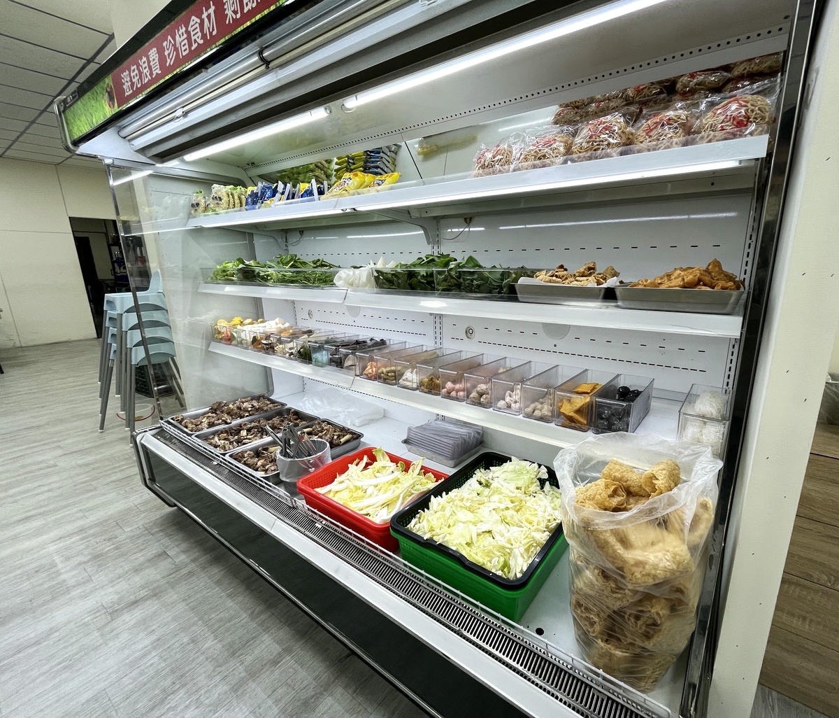 高雄也有羊肉爐吃到飽!爽嗑羊大骨、羊肉無限夾,還有熟食、飲料甜點自助吧 高雄也有羊肉爐吃到飽!爽嗑羊大骨、羊肉無限夾,還有熟食、飲料甜點自助吧