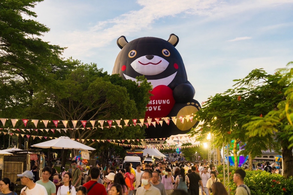 2025高雄熱氣球嘉年華開跑！田寮月世界、愛河雙主場，熱氣球搭乘體驗票開搶