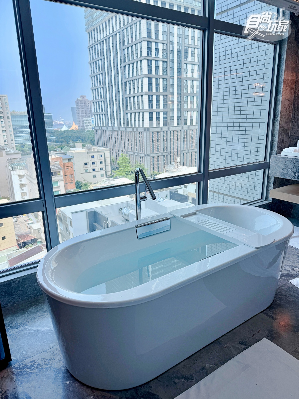 挑戰高雄亞灣區最頂!然一酒店5亮點開箱:早餐爽嗑鼎泰豐、美拍無邊際泳池 挑戰高雄亞灣區最頂!然一酒店5亮點開箱:早餐爽嗑鼎泰豐、美拍無邊際泳池