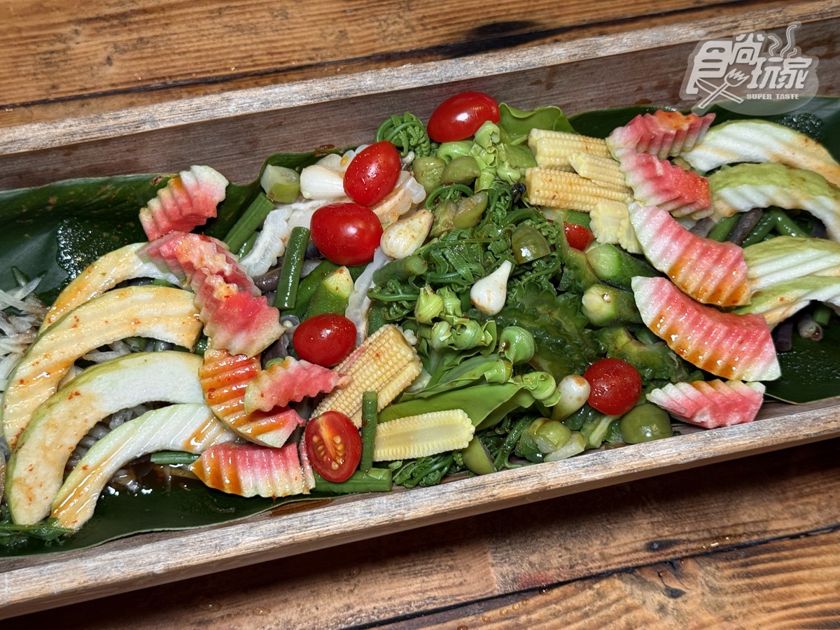 真正的「部落流水席」在這!IG超夯「河上餐桌」開箱:浮誇菜色、DIY體驗 真正的「部落流水席」在這!IG超夯「河上餐桌」開箱:浮誇菜色、DIY體驗