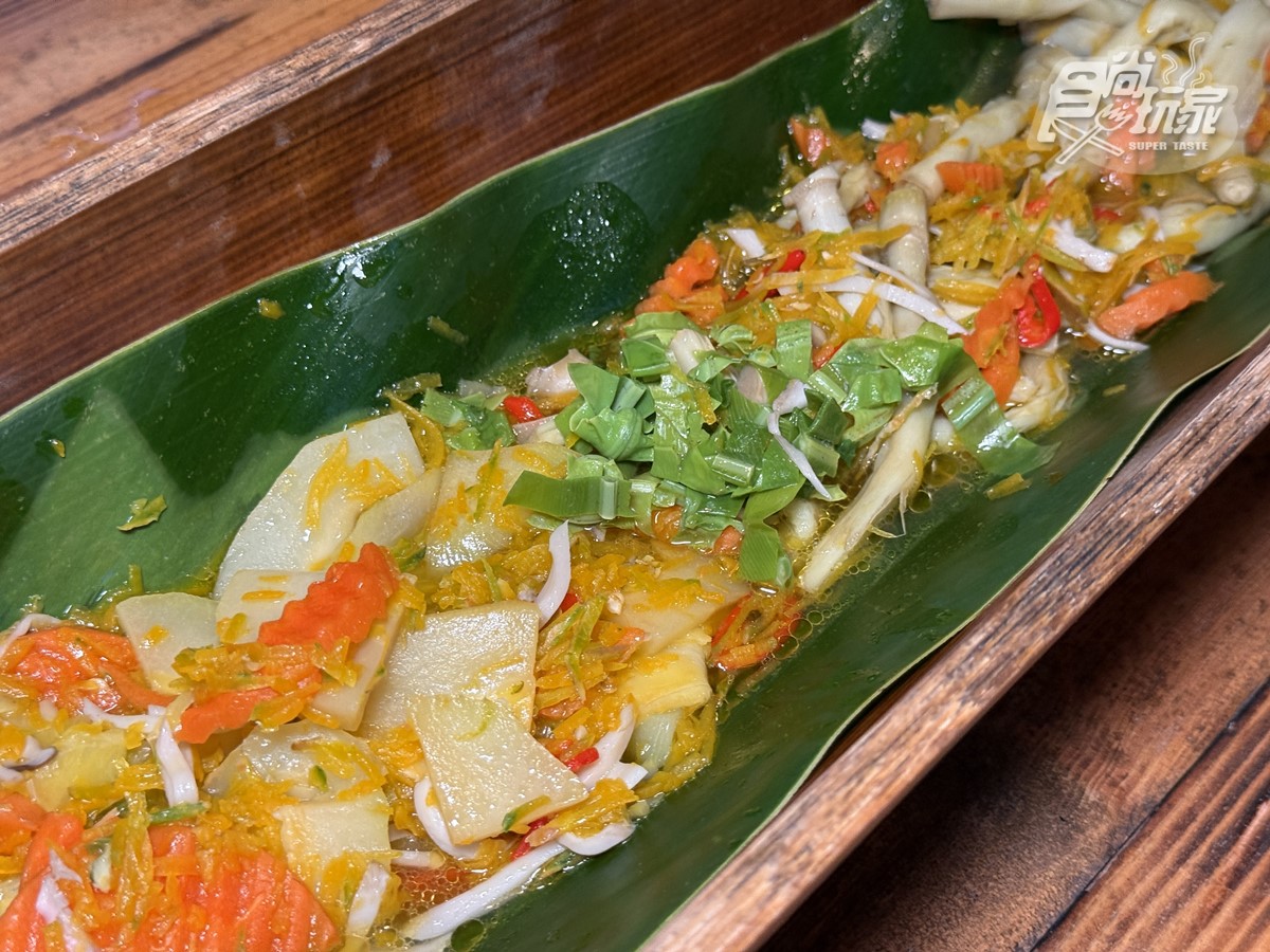 真正的「部落流水席」在這!IG超夯「河上餐桌」開箱:浮誇菜色、DIY體驗 真正的「部落流水席」在這!IG超夯「河上餐桌」開箱:浮誇菜色、DIY體驗