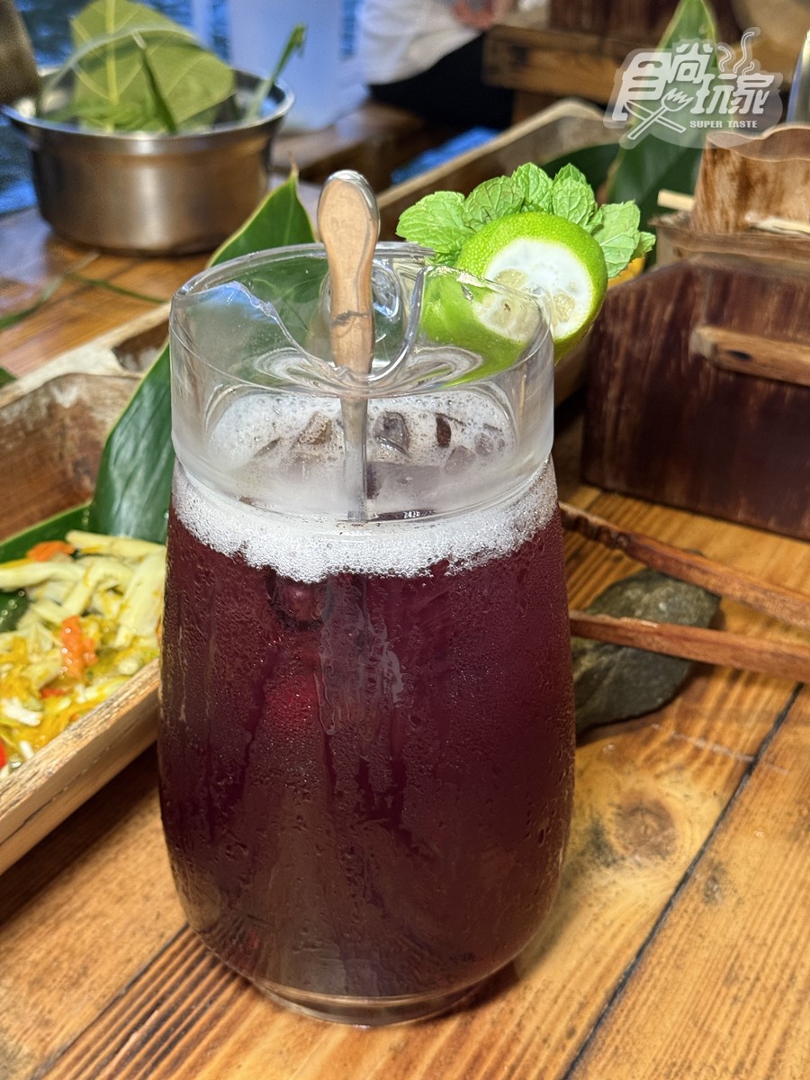 真正的「部落流水席」在這!IG超夯「河上餐桌」開箱:浮誇菜色、DIY體驗 真正的「部落流水席」在這!IG超夯「河上餐桌」開箱:浮誇菜色、DIY體驗