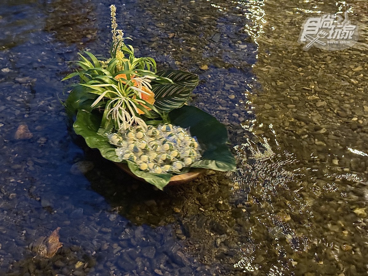 真正的「部落流水席」在這!IG超夯「河上餐桌」開箱:浮誇菜色、DIY體驗 真正的「部落流水席」在這!IG超夯「河上餐桌」開箱:浮誇菜色、DIY體驗