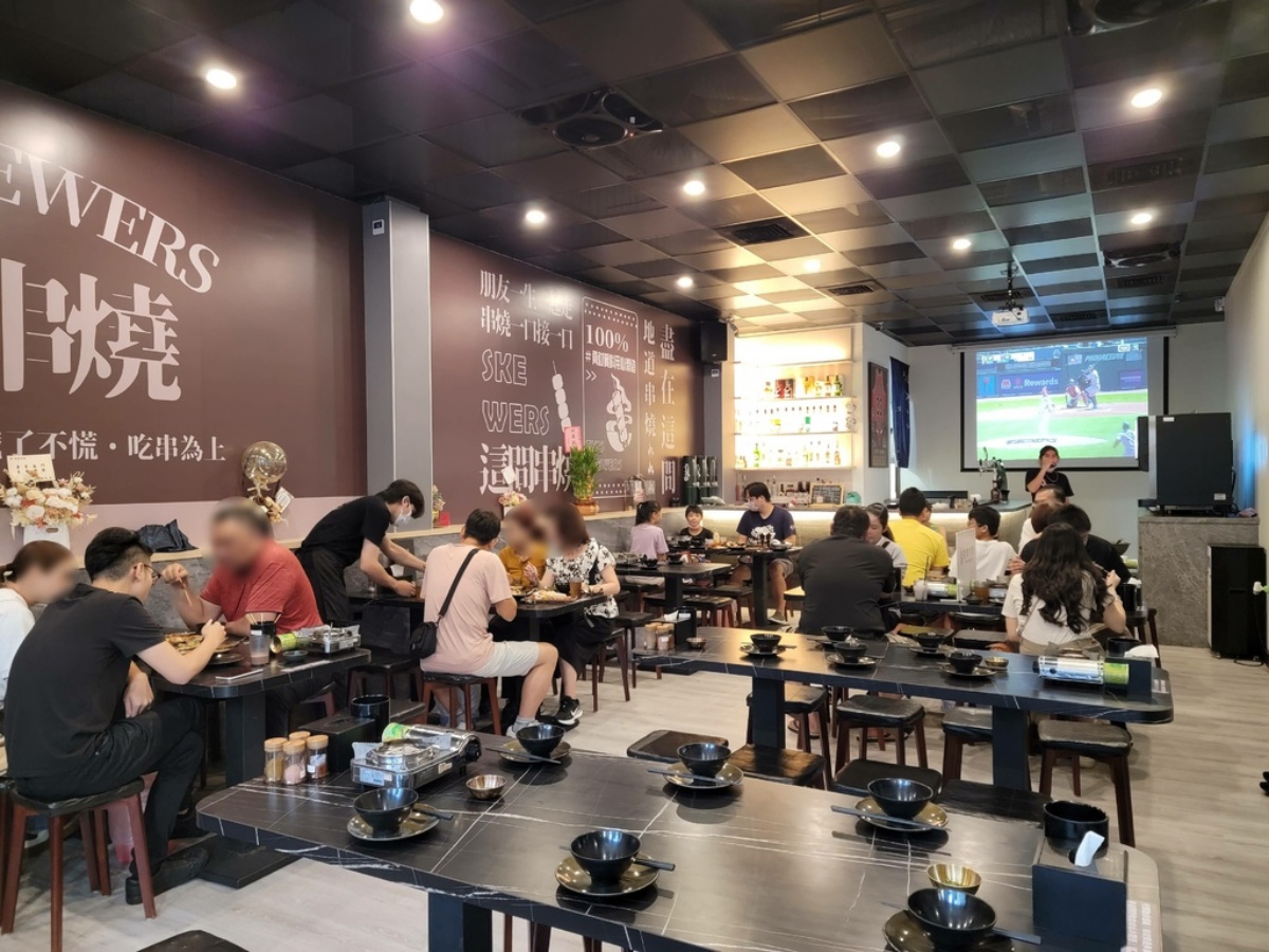 40道串燒、熱炒吃到飽！「高CP值日料」699元起開吃，還有包廂能唱KTV