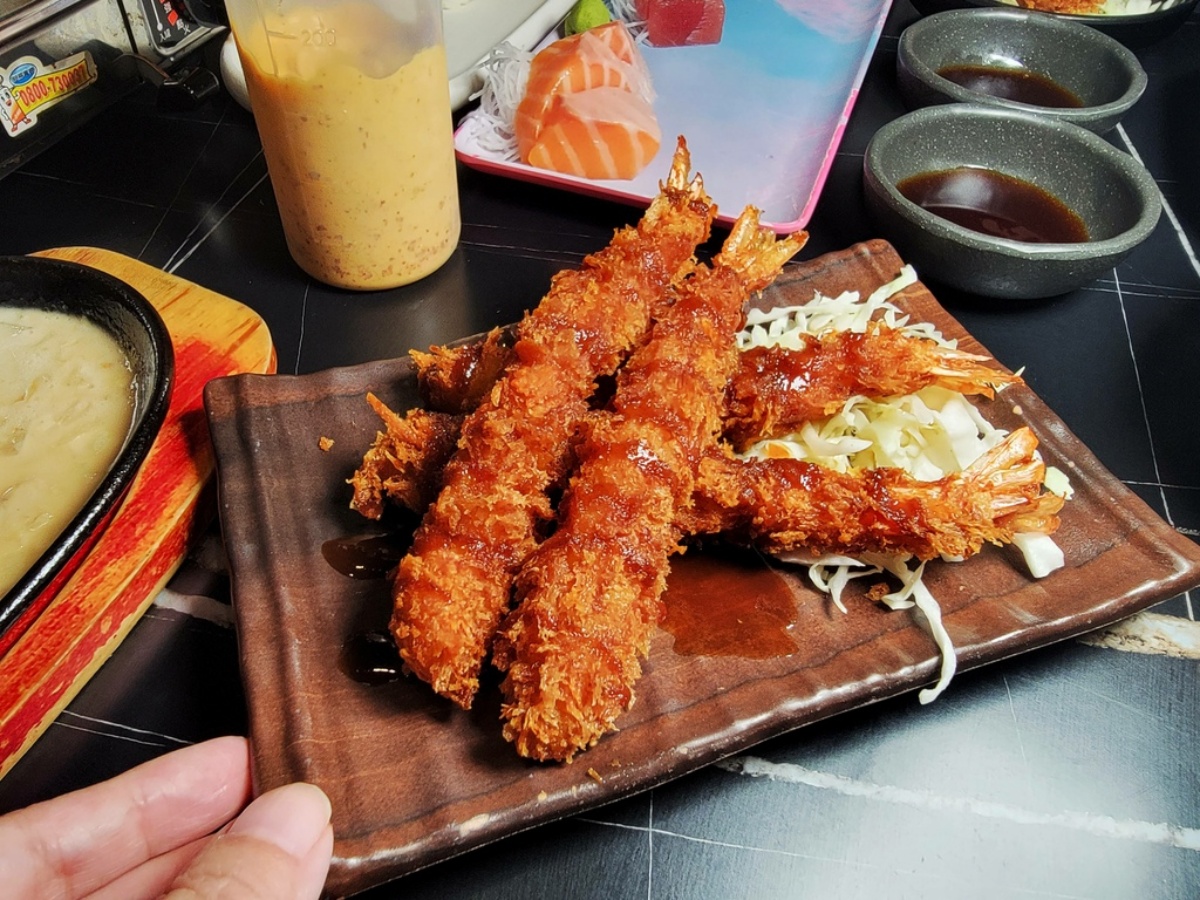 40道串燒、熱炒吃到飽！「高CP值日料」699元起開吃，還有包廂能唱KTV