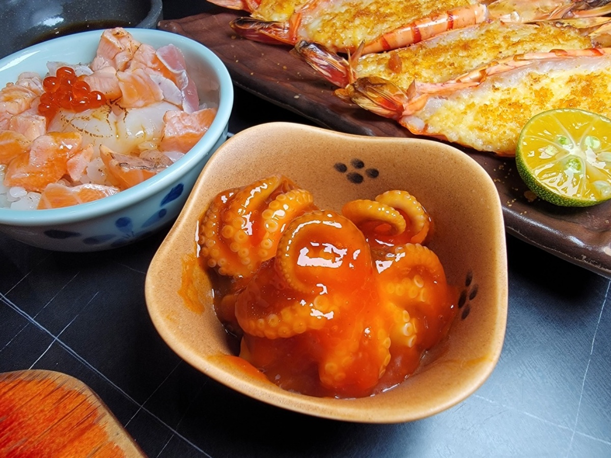 40道串燒、熱炒吃到飽！「高CP值日料」699元起開吃，還有包廂能唱KTV