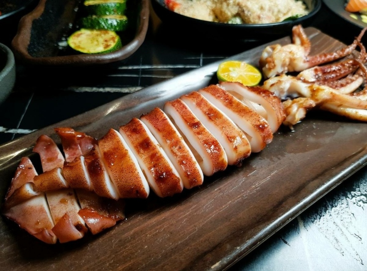 40道串燒、熱炒吃到飽！「高CP值日料」699元起開吃，還有包廂能唱KTV