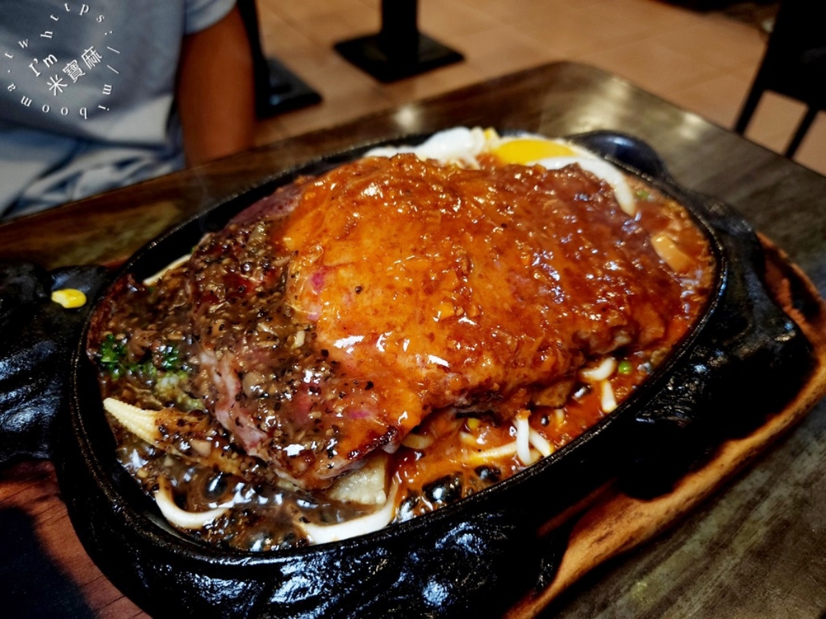 230元爽嗑排餐+自助吧!在地人大推「高CP值牛排店」,濃湯、冷熱飲無限續 230元爽嗑排餐+自助吧!在地人大推「高CP值牛排店」,濃湯、冷熱飲無限續