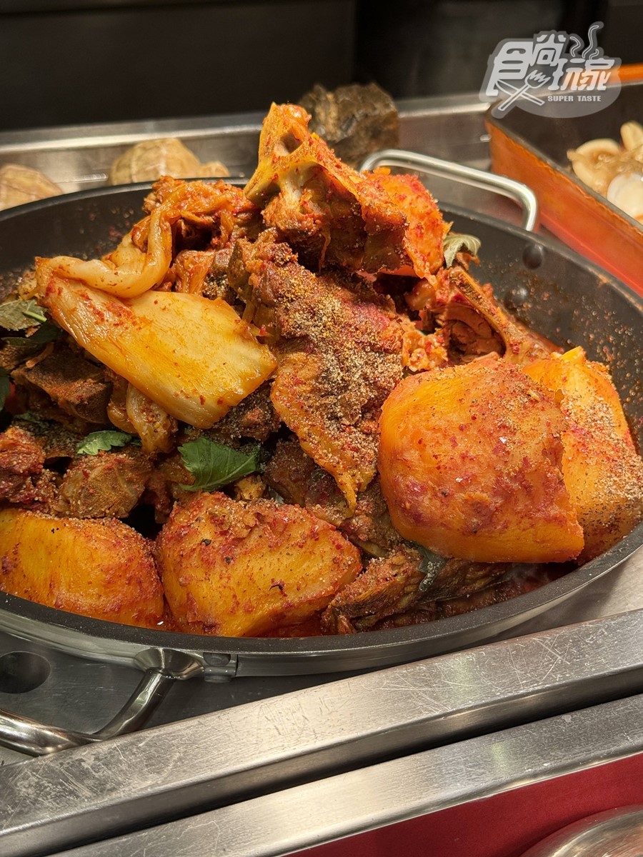 ４人同行１人免費！超過30道韓式料理吃到飽，爽嗑韓式烤肉、螃蟹海鮮無限夾