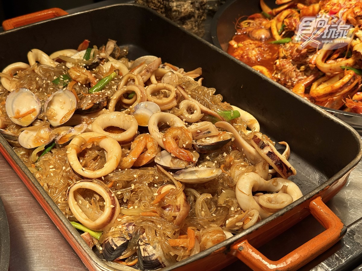 ４人同行１人免費！超過30道韓式料理吃到飽，爽嗑韓式烤肉、螃蟹海鮮無限夾