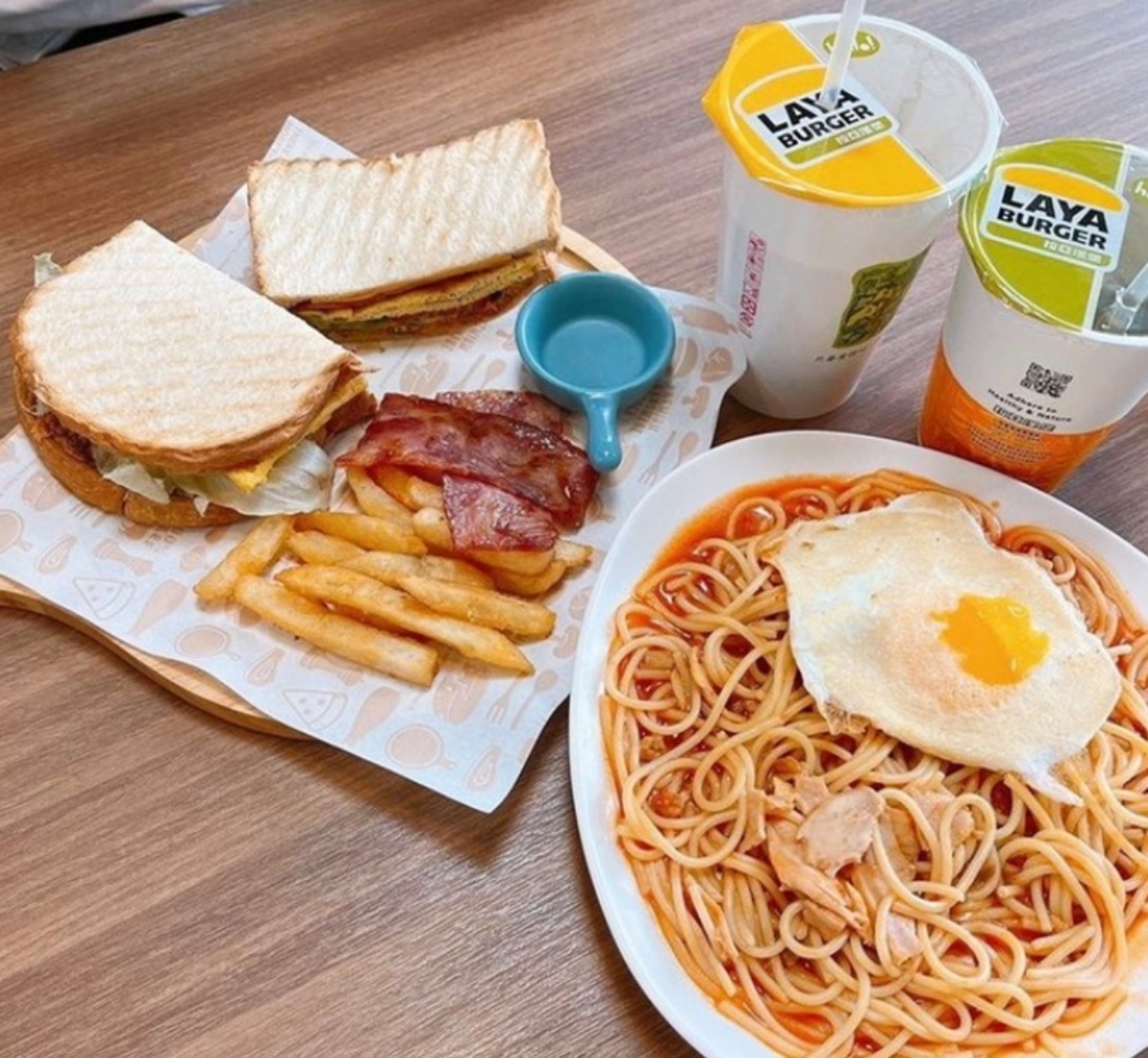 「拉亞漢堡買一送一」快搶!63元爽吃拿坡里義大利麵,加碼Q Burger買一送一 「拉亞漢堡買一送一」快搶!63元爽吃拿坡里義大利麵,加碼Q Burger買一送一