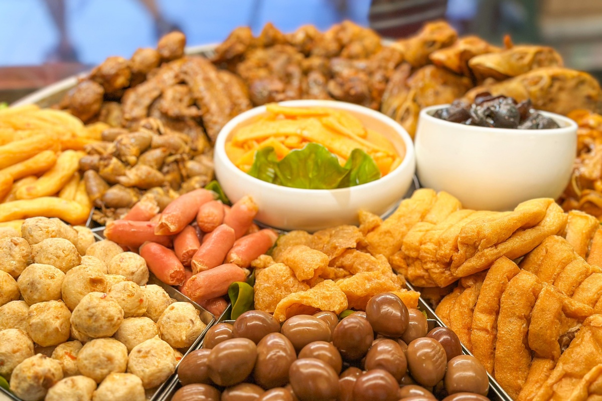 鼎王第１間「平價滷味」來了！連２天買一送一，25元起嗑銷魂麻辣、鴨腱