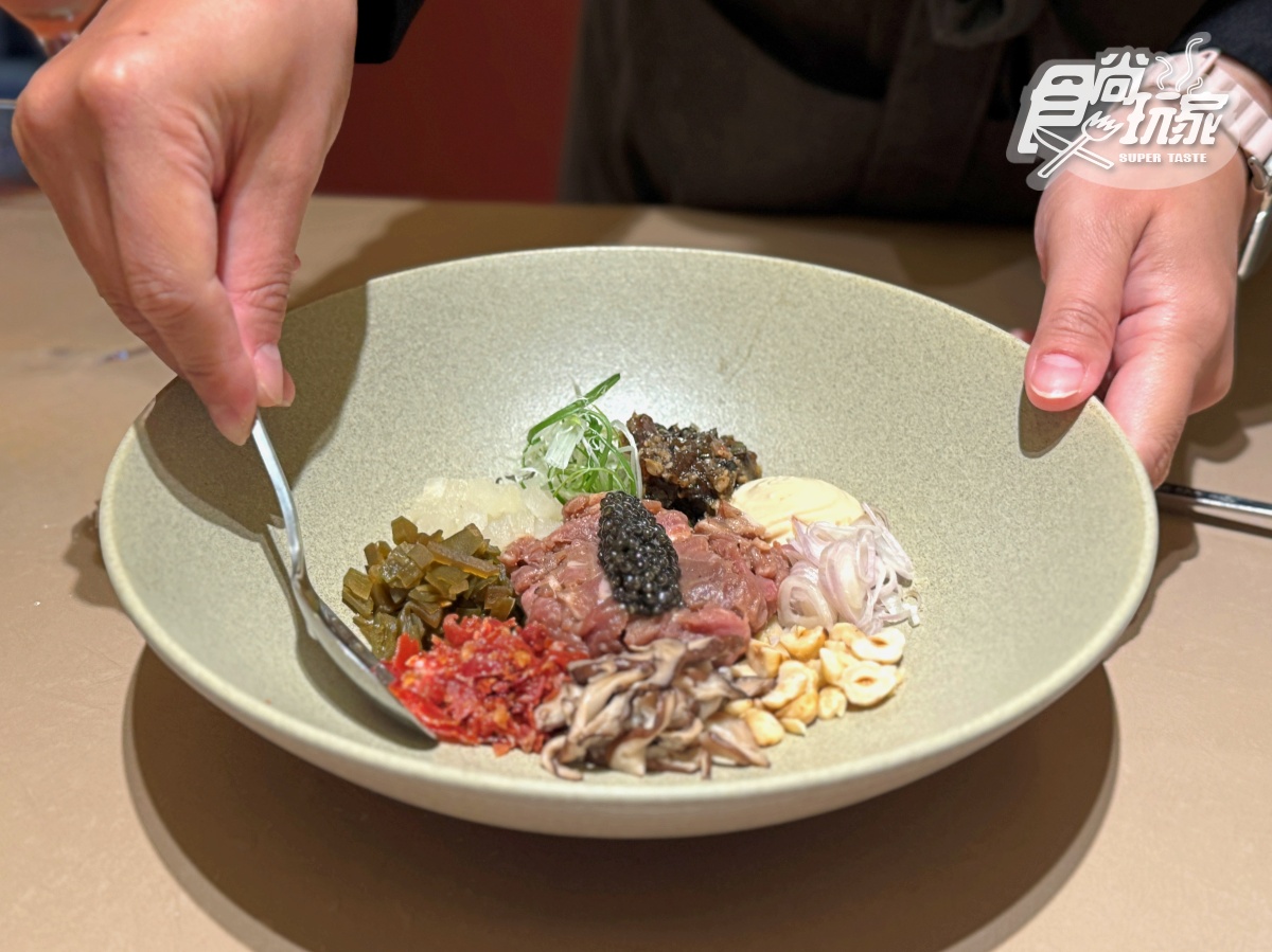 台北預約困難「洞穴風餐廳」!320元起開吃「黑白大廚」聯名,周子瑜推爆這款 台北預約困難「洞穴風餐廳」!320元起開吃「黑白大廚」聯名,周子瑜推爆這款