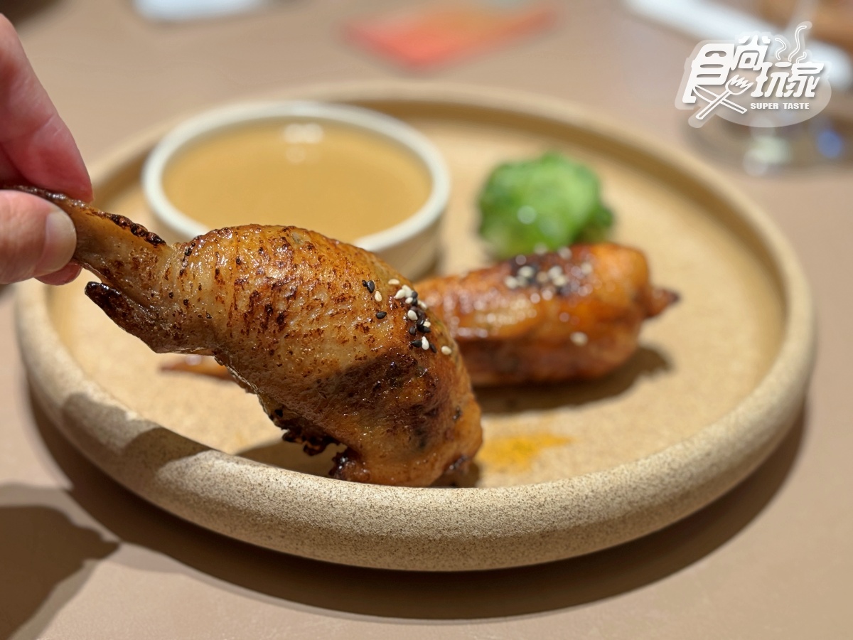 台北預約困難「洞穴風餐廳」!320元起開吃「黑白大廚」聯名,周子瑜推爆這款 台北預約困難「洞穴風餐廳」!320元起開吃「黑白大廚」聯名,周子瑜推爆這款