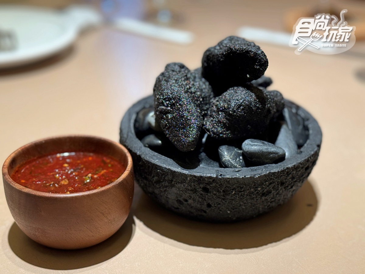 台北預約困難「洞穴風餐廳」!320元起開吃「黑白大廚」聯名,周子瑜推爆這款 台北預約困難「洞穴風餐廳」!320元起開吃「黑白大廚」聯名,周子瑜推爆這款