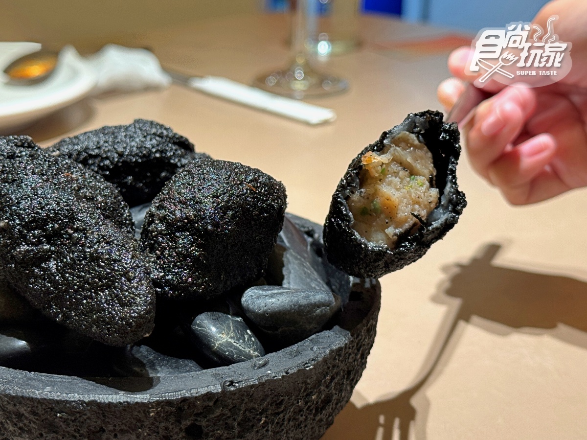 台北預約困難「洞穴風餐廳」!320元起開吃「黑白大廚」聯名,周子瑜推爆這款 台北預約困難「洞穴風餐廳」!320元起開吃「黑白大廚」聯名,周子瑜推爆這款