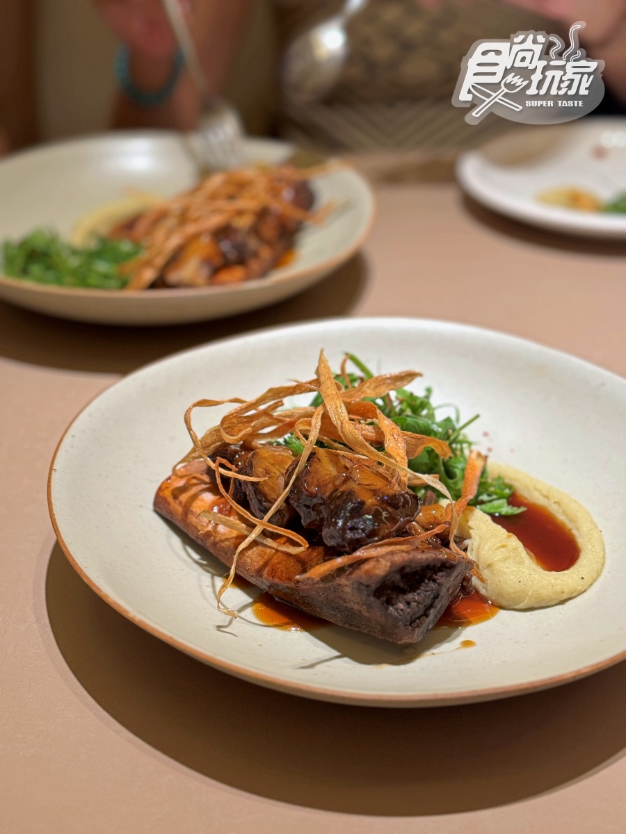 台北預約困難「洞穴風餐廳」!320元起開吃「黑白大廚」聯名,周子瑜推爆這款 台北預約困難「洞穴風餐廳」!320元起開吃「黑白大廚」聯名,周子瑜推爆這款