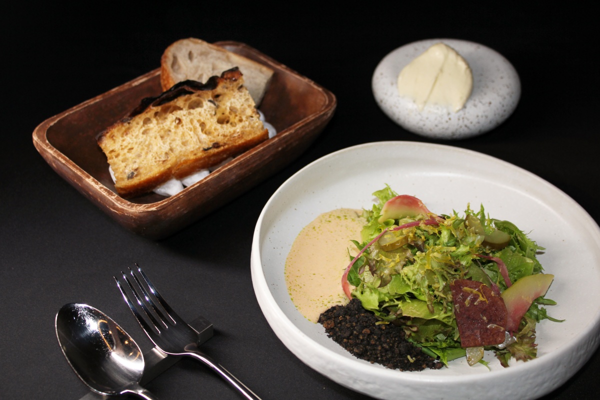 拿坡里、三商炸雞買一送一！８家餐飲教師節優惠，免費送生蠔、139元吃到飽