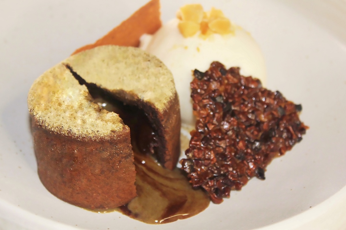 拿坡里、三商炸雞買一送一！８家餐飲教師節優惠，免費送生蠔、139元吃到飽