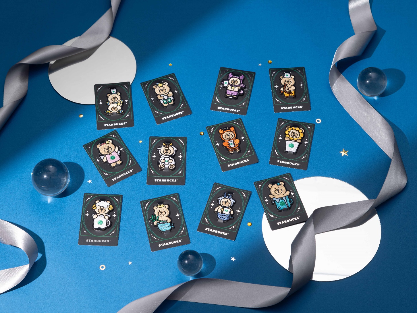 星巴克連２天買一送一！教師節、國際咖啡日優惠，免費換「星座小熊布章」