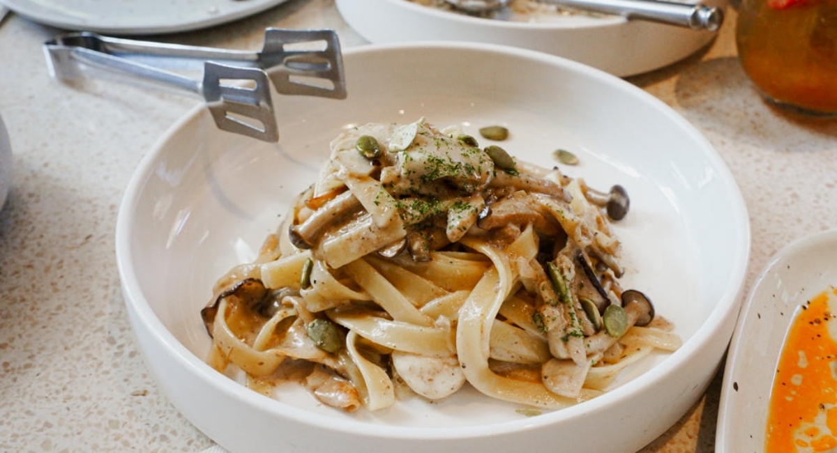 台北人氣米其林綠星蔬食!小小樹食必吃菜色TOP 5:皮蛋豆腐餃、仿真韓式炸雞 台北人氣米其林綠星蔬食!小小樹食必吃菜色TOP 5:皮蛋豆腐餃、仿真韓式炸雞