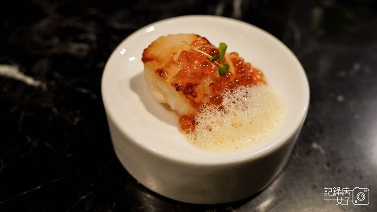 干貝上面有海膽泡泡。（圖片來源：快門女子食旅誌）