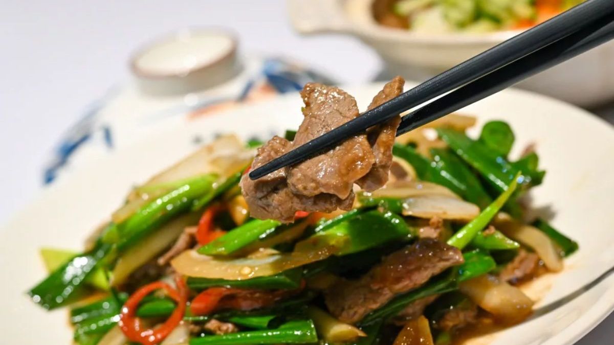 蔥爆牛肉味道極好，牛肉軟嫩有鑊氣，可以說是必點。（圖片來源：鯊魚大口咬）