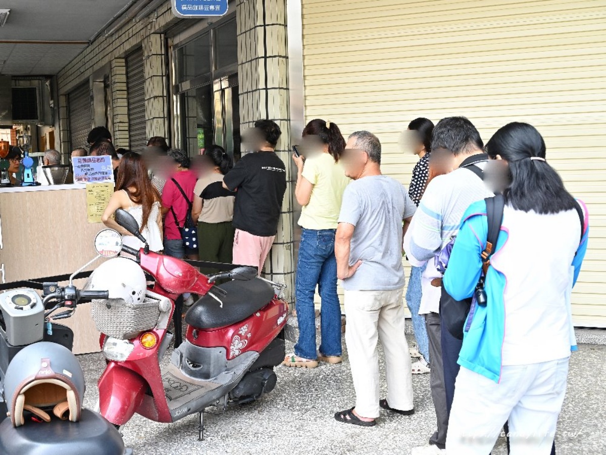 １碗只要50元！高CP值「無名豆花」７種配料無限裝滿，必嗑手工嫩仙草、芋圓