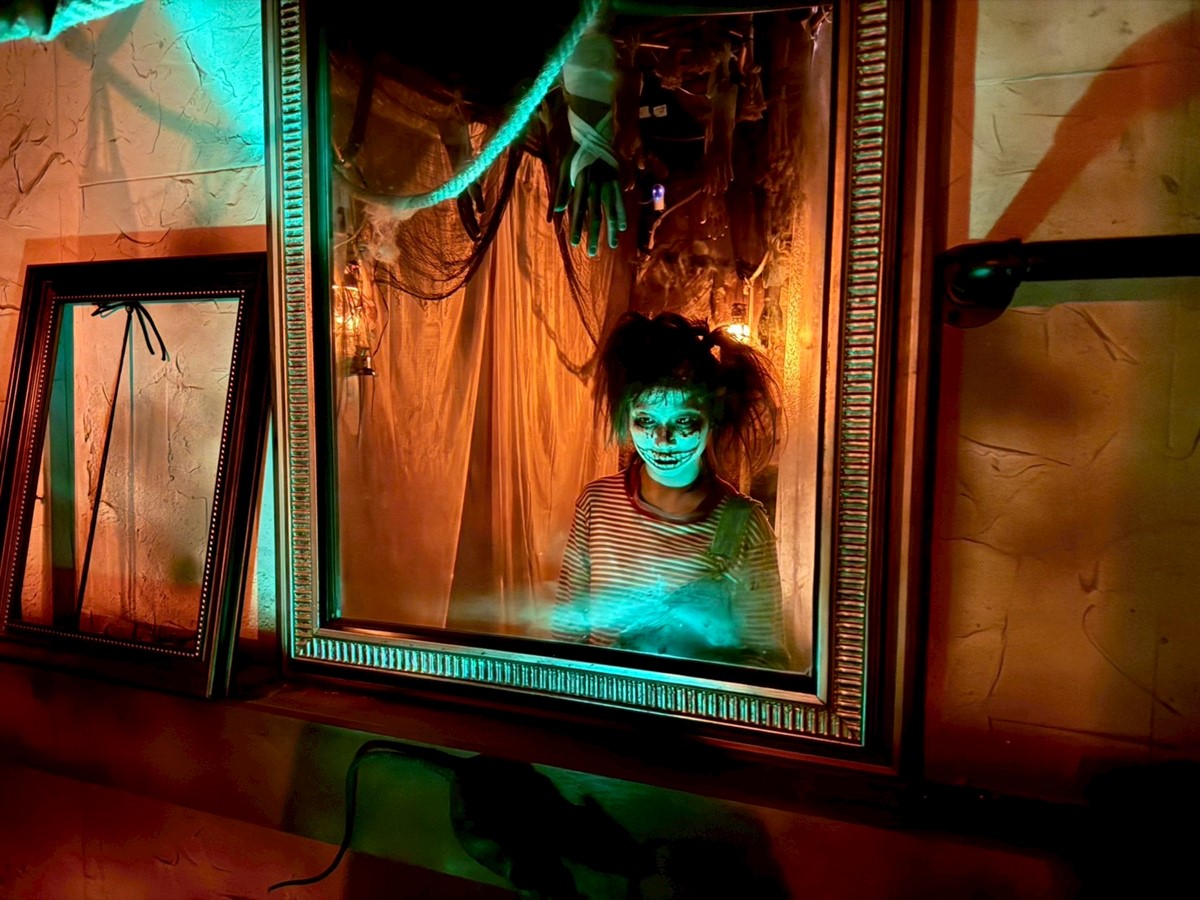 全台最大「萬聖節慶典」在這！六福村墓碑鎮登場，變裝優惠、限定表演一次看