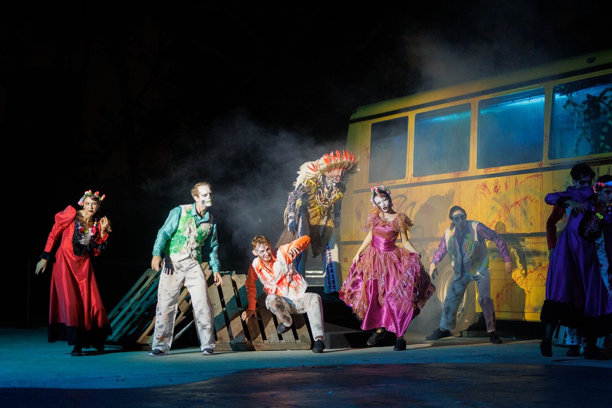 全台最大「萬聖節慶典」在這！六福村墓碑鎮登場，變裝優惠、限定表演一次看