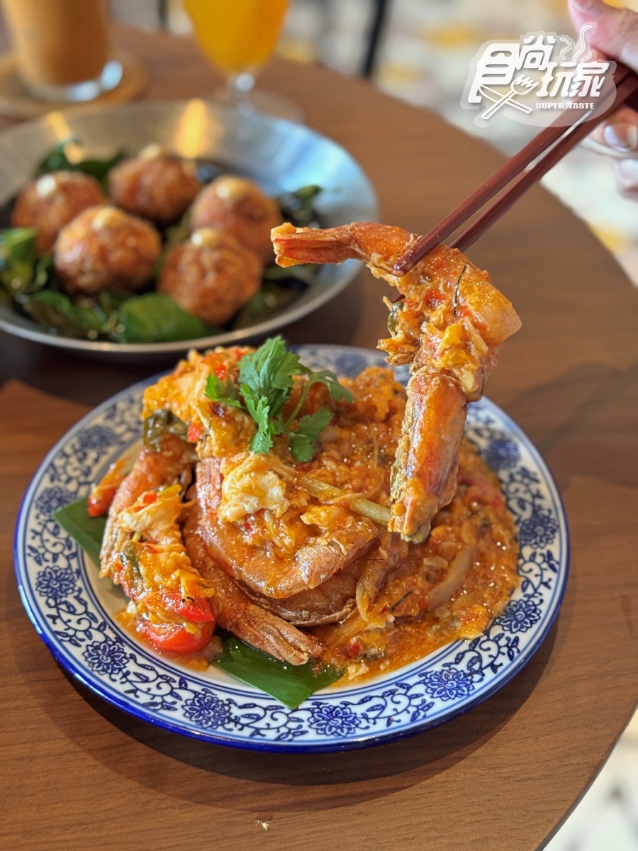 台中第１間「泰式餐酒館」在這！８款必吃、亮點一覽，爽嗑酸辣蝦、泰奶布丁