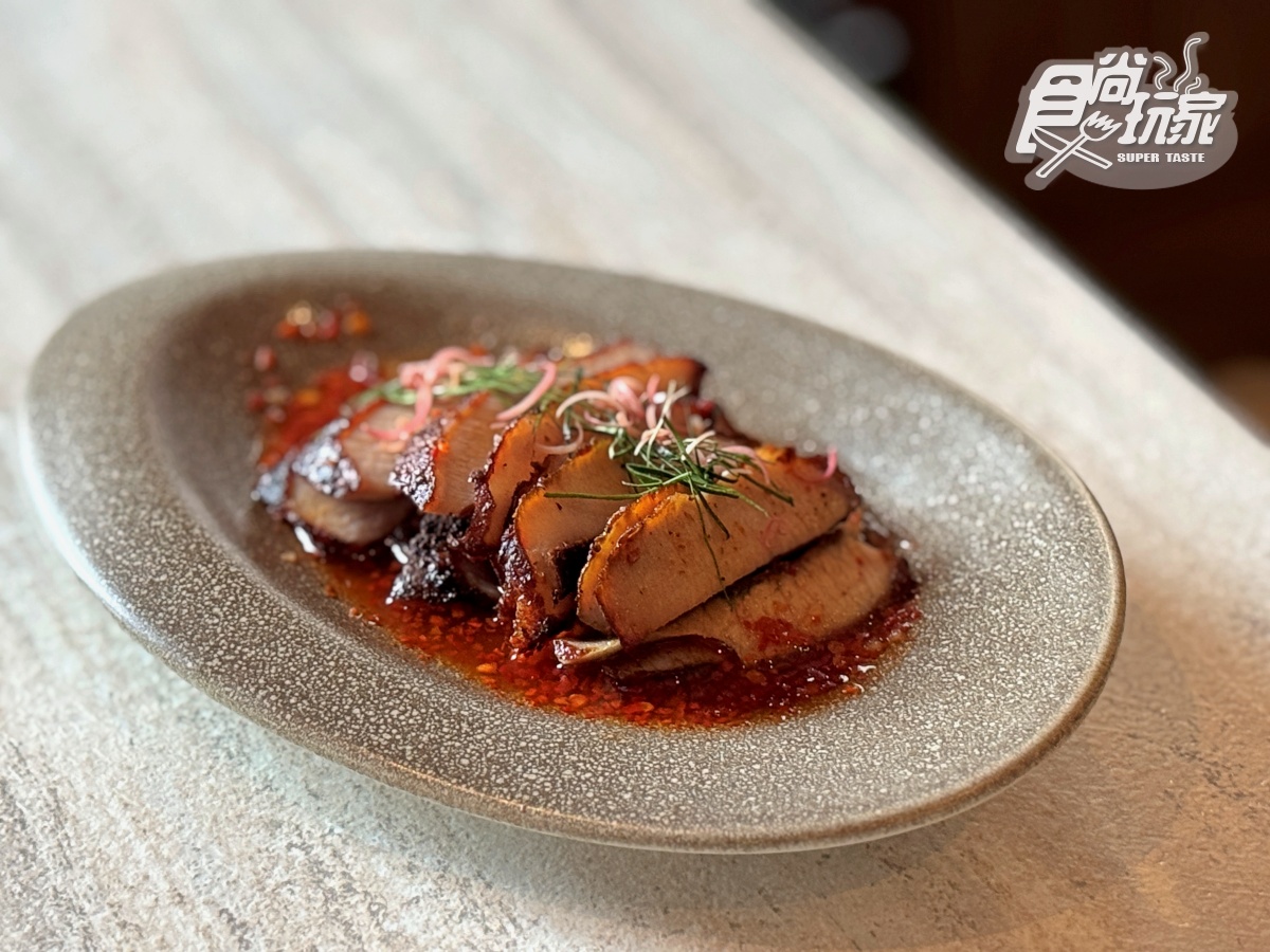 台中第１間「泰式餐酒館」在這！８款必吃、亮點一覽，爽嗑酸辣蝦、泰奶布丁