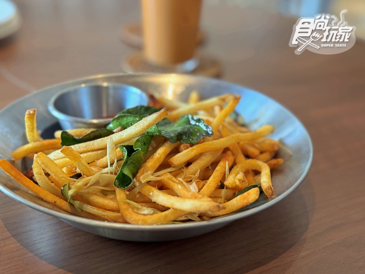 台中第１間「泰式餐酒館」在這！８款必吃、亮點一覽，爽嗑酸辣蝦、泰奶布丁