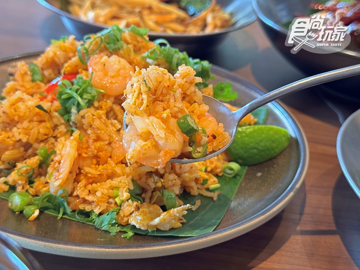 台中第１間「泰式餐酒館」在這！８款必吃、亮點一覽，爽嗑酸辣蝦、泰奶布丁