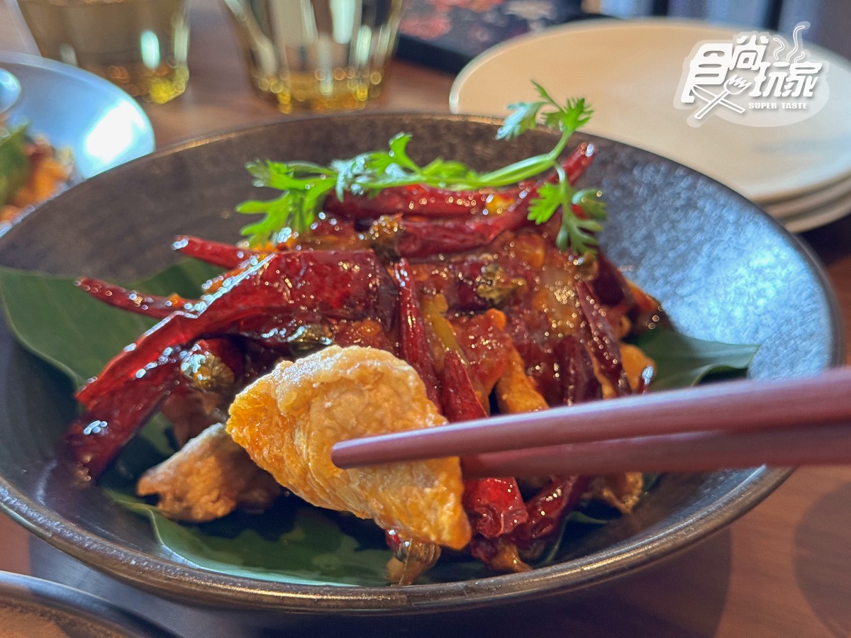 台中第１間「泰式餐酒館」在這！８款必吃、亮點一覽，爽嗑酸辣蝦、泰奶布丁