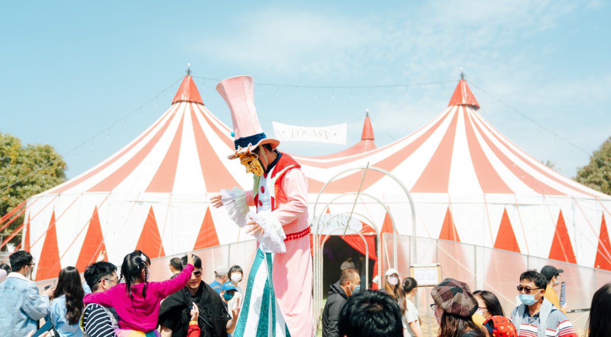 中秋玩到國慶連假!高雄港「馬戲團市集」免費開逛,還有101場國際馬戲表演 中秋玩到國慶連假!高雄港「馬戲團市集」免費開逛,還有101場國際馬戲表演