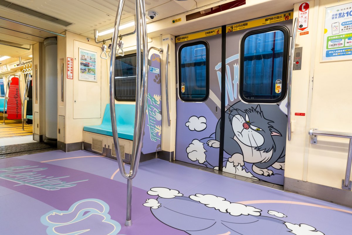 4公尺「巨萌跩貓」出沒北捷!迪士尼彩繪列車同步登場,還有主題拍貼機 4公尺「巨萌跩貓」出沒北捷!迪士尼彩繪列車同步登場,還有主題拍貼機