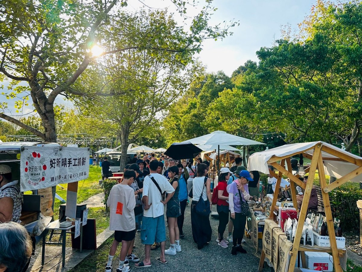 2025慈湖水舞秀中秋登場!日夜雙版本華麗展出,還有復古市集、免費接駁車 2025慈湖水舞秀中秋登場!日夜雙版本華麗展出,還有復古市集、免費接駁車