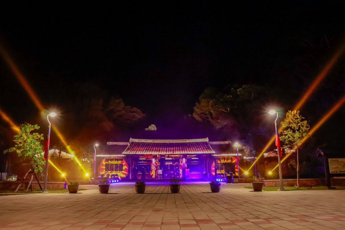 2025慈湖水舞秀中秋登場!日夜雙版本華麗展出,還有復古市集、免費接駁車 2025慈湖水舞秀中秋登場!日夜雙版本華麗展出,還有復古市集、免費接駁車