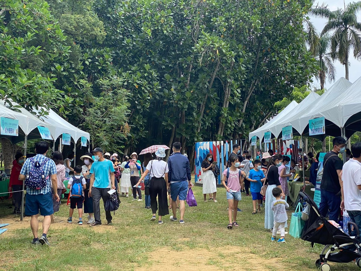 雙十連假快閃3天!台南「百米滑水道」免費玩,還有氣墊城堡、美食市集 雙十連假快閃3天!台南「百米滑水道」免費玩,還有氣墊城堡、美食市集