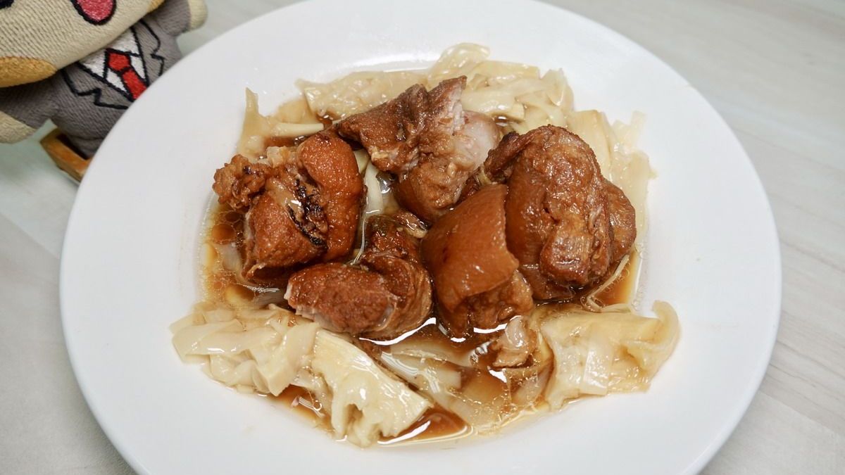 腿庫軟嫩多汁，醬汁很香卻不會太重鹹重甜。（圖片來源：貓大爺部落格）