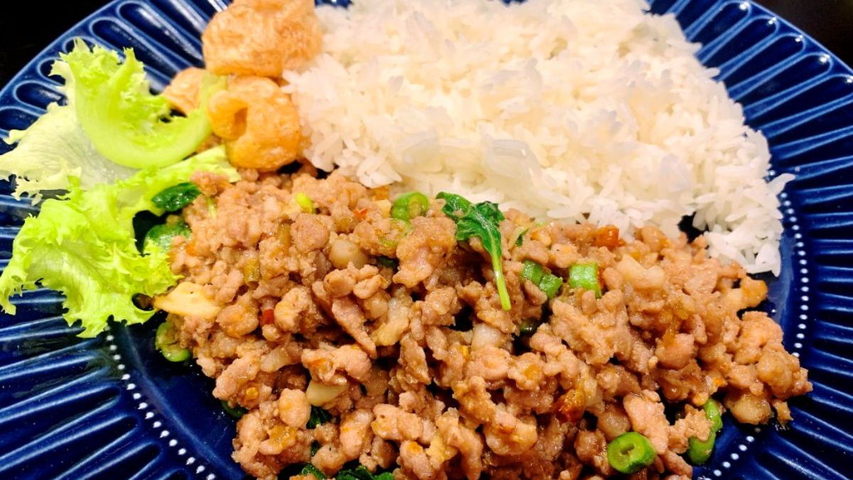 無番茄打拋豬肉飯滿足不喜歡番茄的人。（圖片來源：猴屁的異想世界）