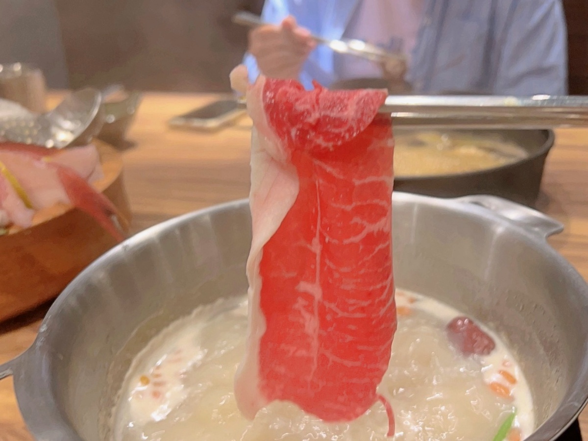 台中4.9星「平價火鍋」進軍北部！298元起吃到飽，40款自助吧、甜點暢吃