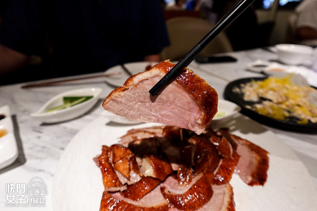台北銷魂片皮鴨＋１！烤鴨多吃７種料理任你選，甜點再嘗桌邊現沖木桶豆花