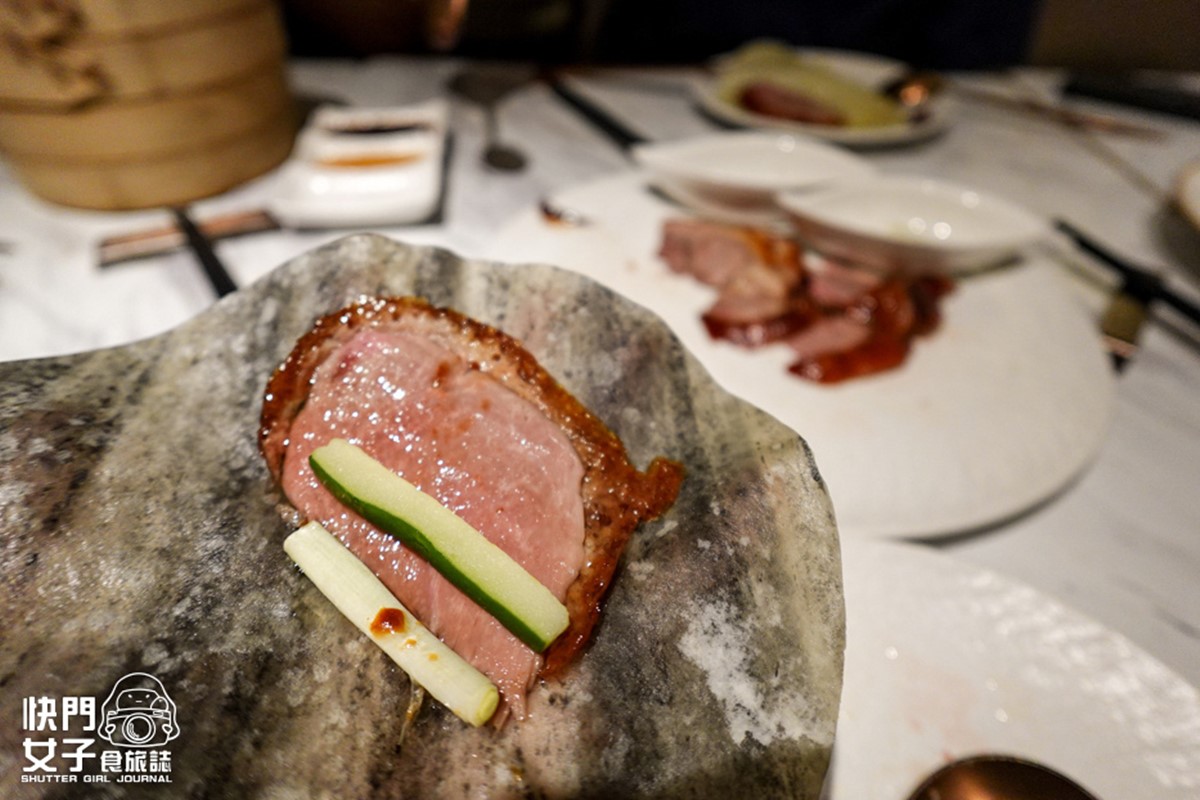 台北銷魂片皮鴨＋１！烤鴨多吃７種料理任你選，甜點再嘗桌邊現沖木桶豆花