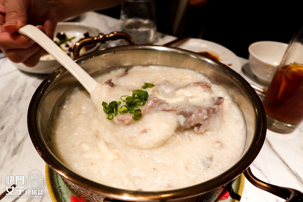 台北銷魂片皮鴨＋１！烤鴨多吃７種料理任你選，甜點再嘗桌邊現沖木桶豆花